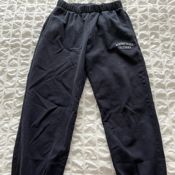 Brandy Melville Pants - Brandy Melville Rosa Newport Beach Sweatpants